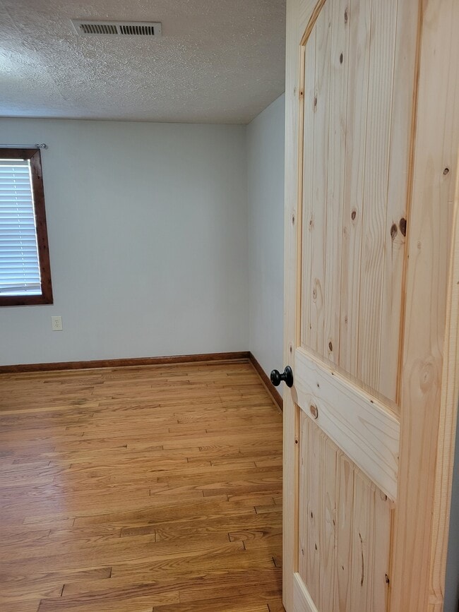 Building Photo - 566 Turkey Oak Rd