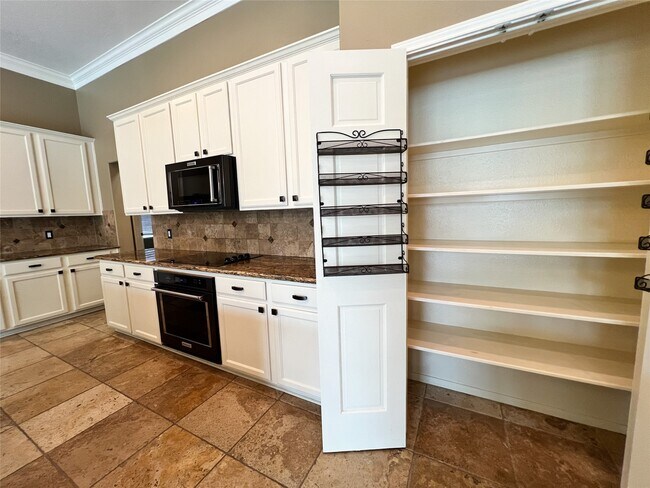 Building Photo - 2215 Dorman Ct