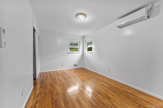 Building Photo - 35 Westwind Rd