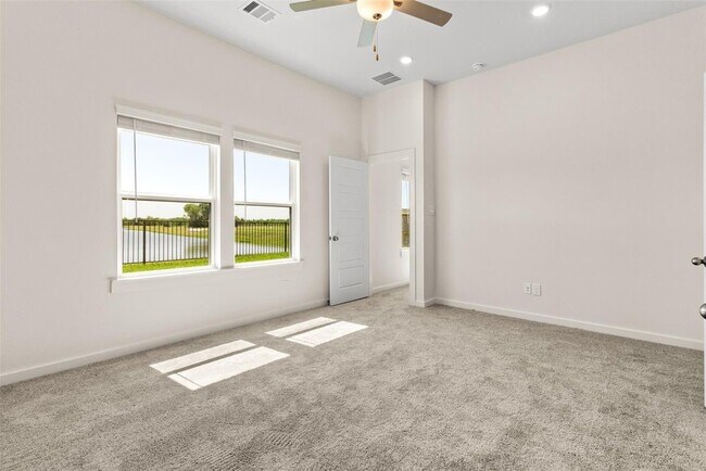 Building Photo - 6643 Escondido Dr