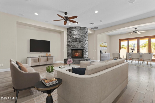 Building Photo - 9733 W Hedge Hog Pl