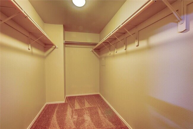 Building Photo - 4 Bedroom, 2 Bath Home in Fort Worth!
