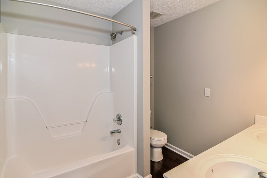 Building Photo - 3011 Wellington Pl