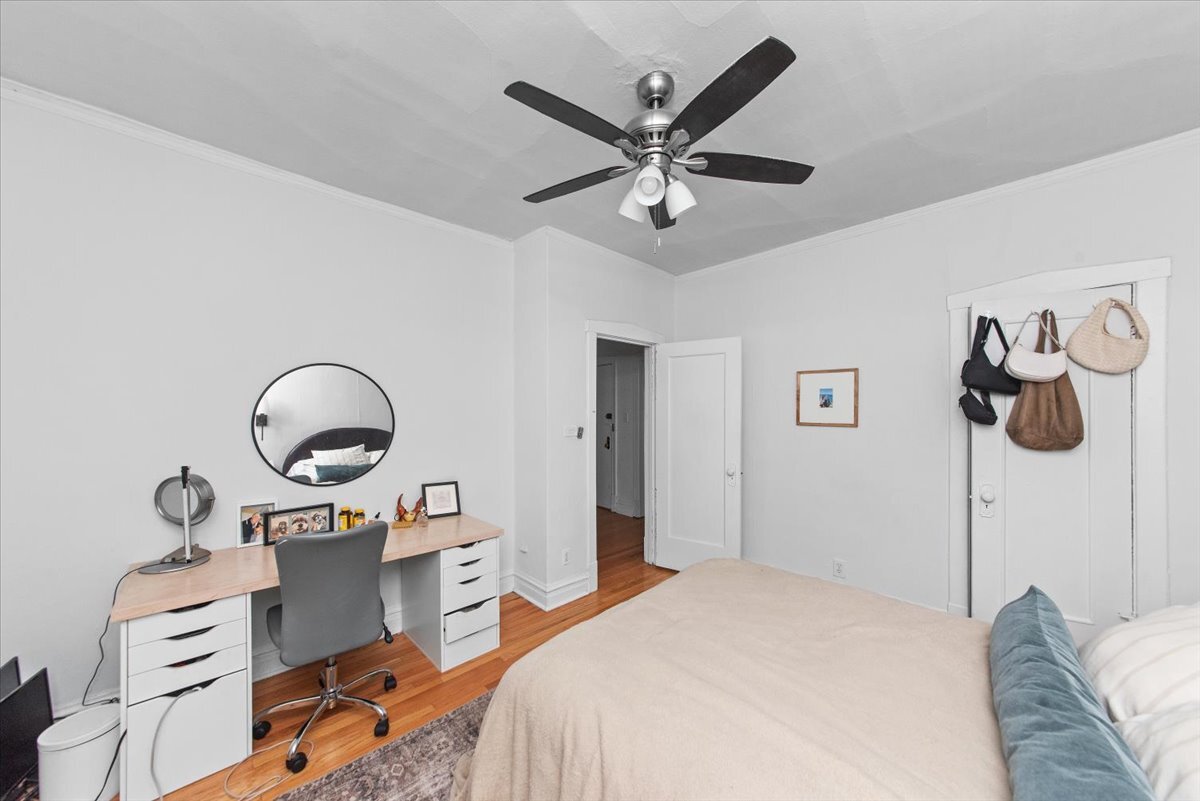 Building Photo - 457 W Roslyn Pl