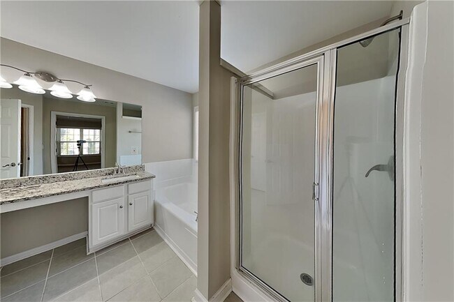 Building Photo - 450 Fairway Walk Dr NE