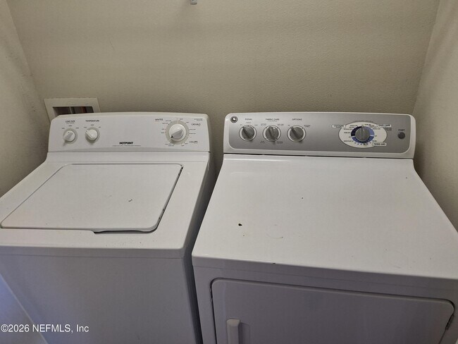 Building Photo - 8106 Summer Cove Ct