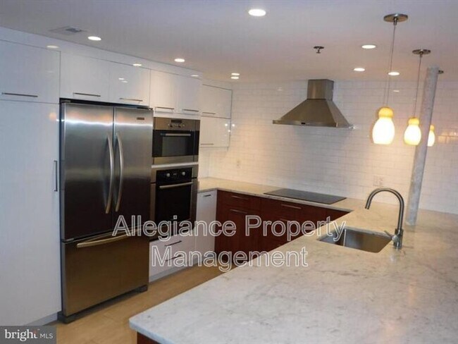 Building Photo - 545 E Braddock Rd