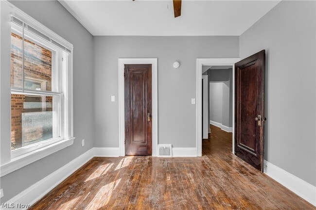 Building Photo - 1353 Phelps Ave