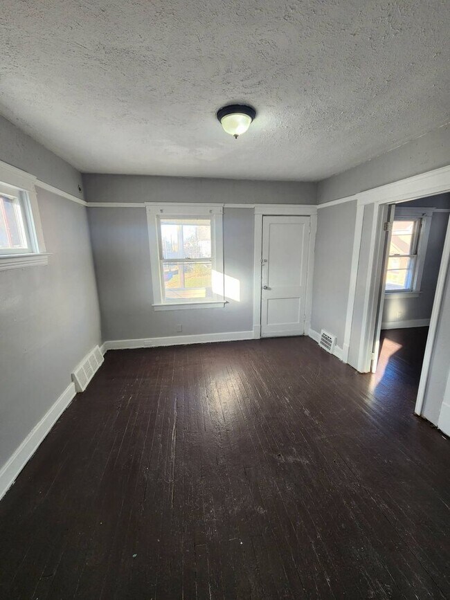 Building Photo - 11702 Honeydale Ave