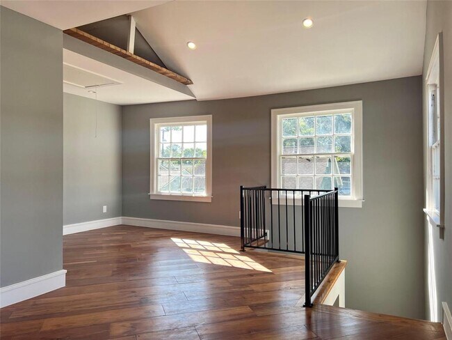 Building Photo - 607 Westford St