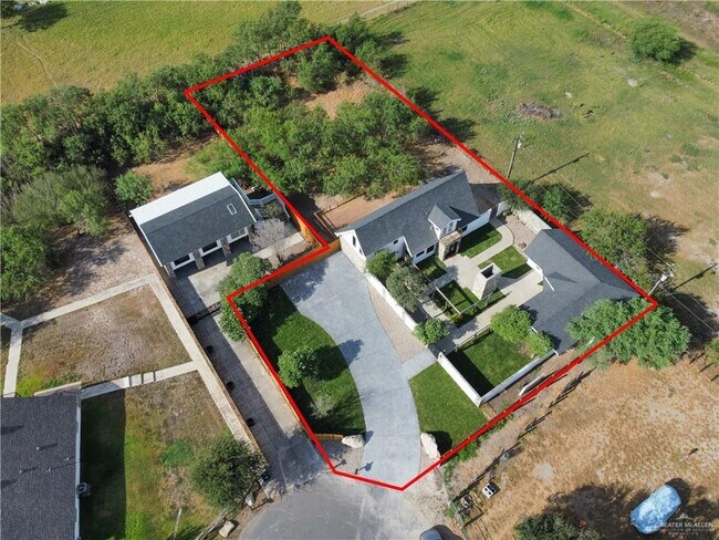 Building Photo - 12303 Lakeview Dr
