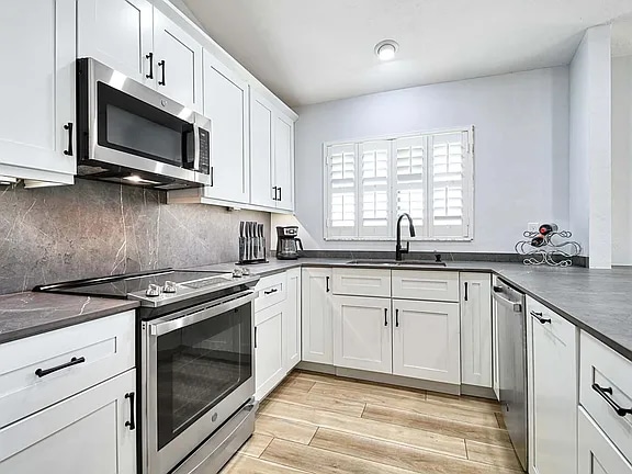 Building Photo - POLG