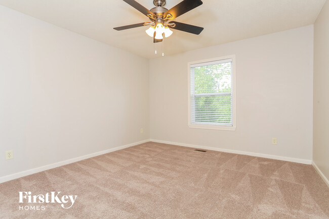 Building Photo - 20 Shady Creek Ln