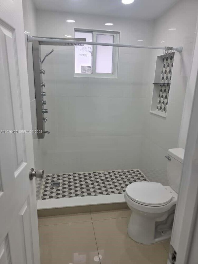 Building Photo - 23 Miami Gardens Rd