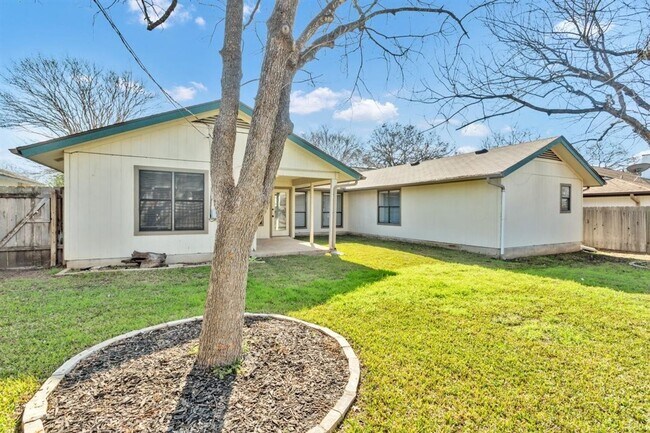 Building Photo - 1708 Wild Horse Ln
