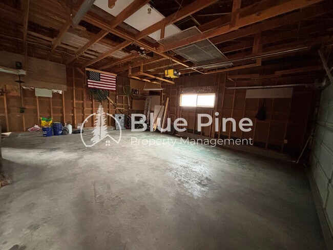 Building Photo - 1058 Mojave St