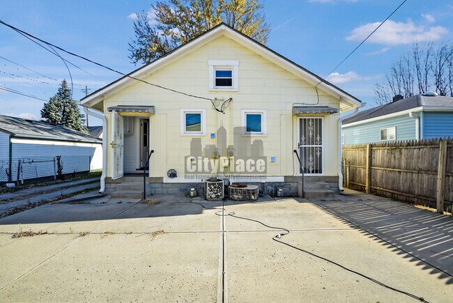 Building Photo - 2012 Olive St