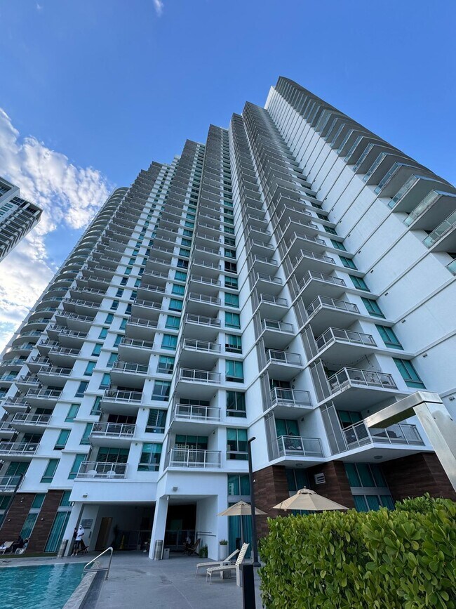 Building Photo - 350 S Miami Ave