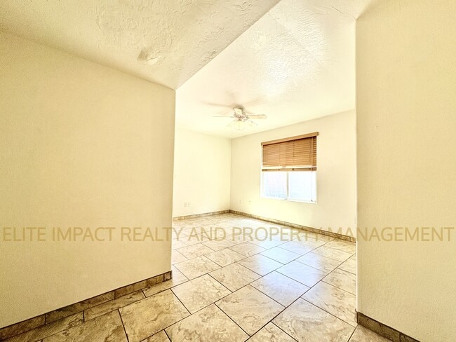Building Photo - 1628 N Venice Ave
