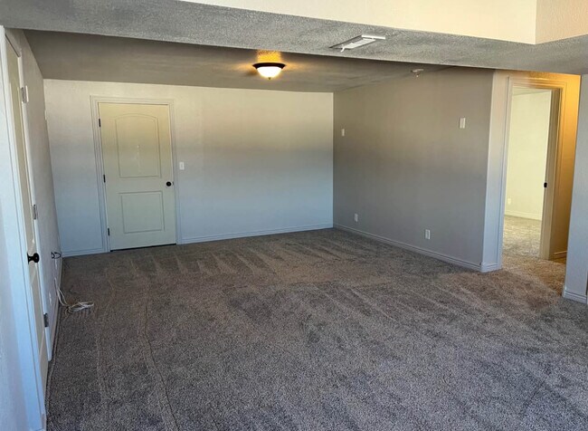 Building Photo - 335 Chokecherry Cir