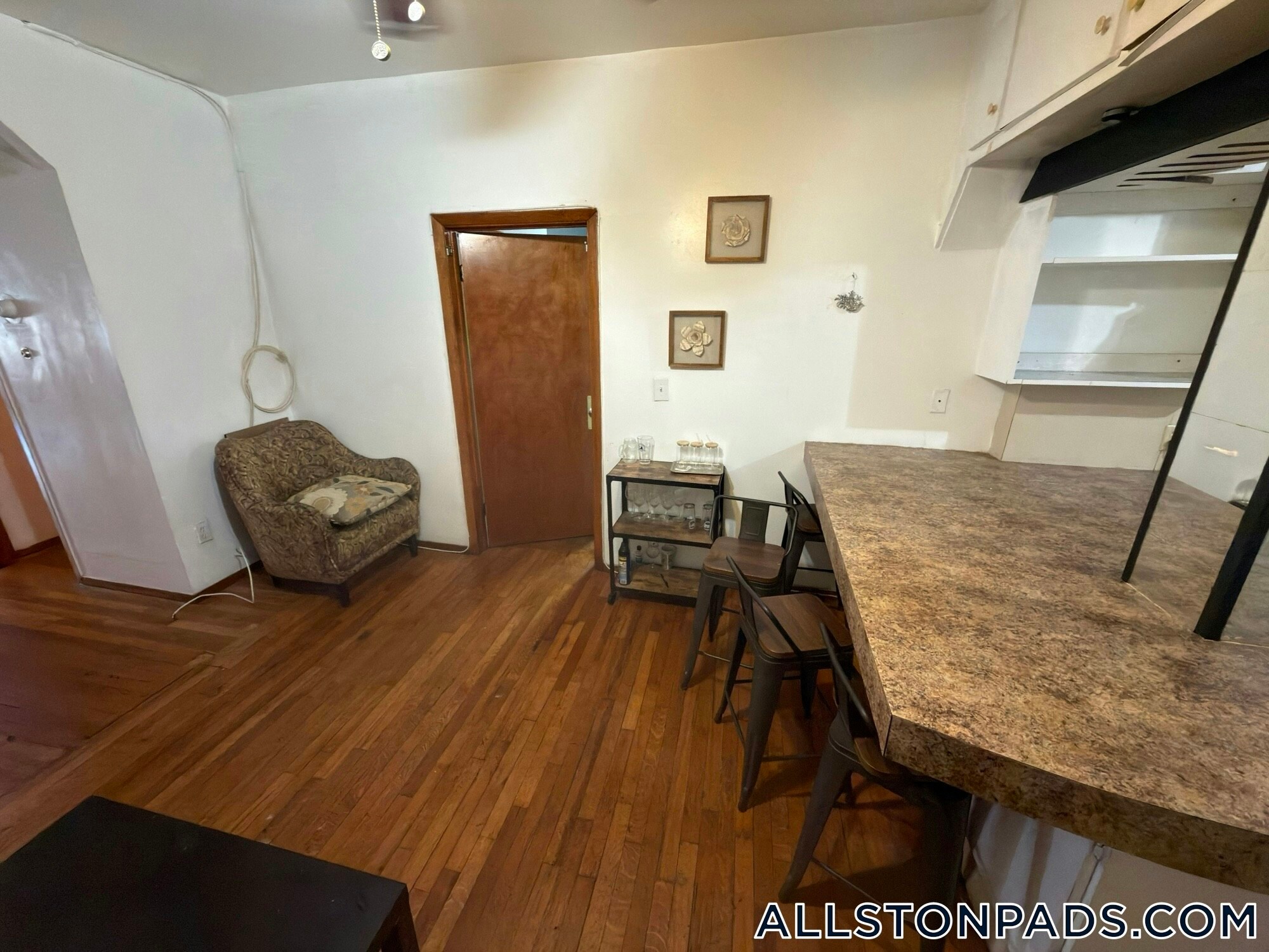 Building Photo - 46 Park Vale Ave