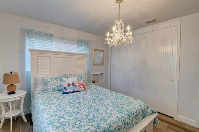 Building Photo - 10 S Swinton Cir