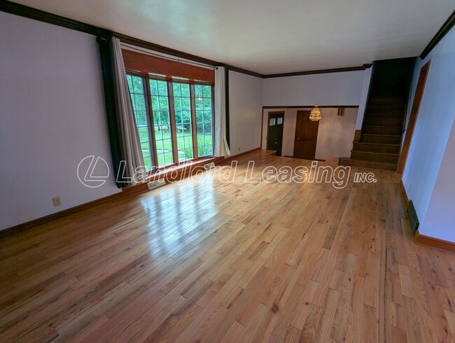 Building Photo - Spacious Split-Level Home in Columbia Stat...
