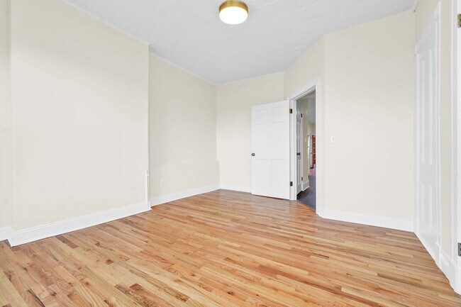 Building Photo - 140 5th Ave