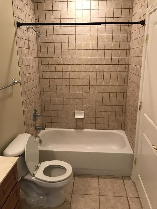 Building Photo - Now accepting application for 2 bedroom 2 ...