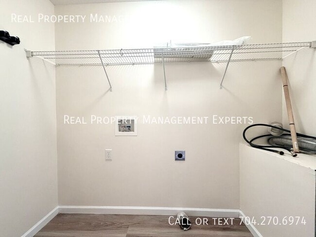 Building Photo - 123 Garden St