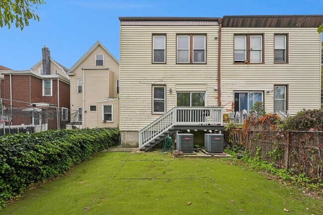 Building Photo - 41 E 48th St