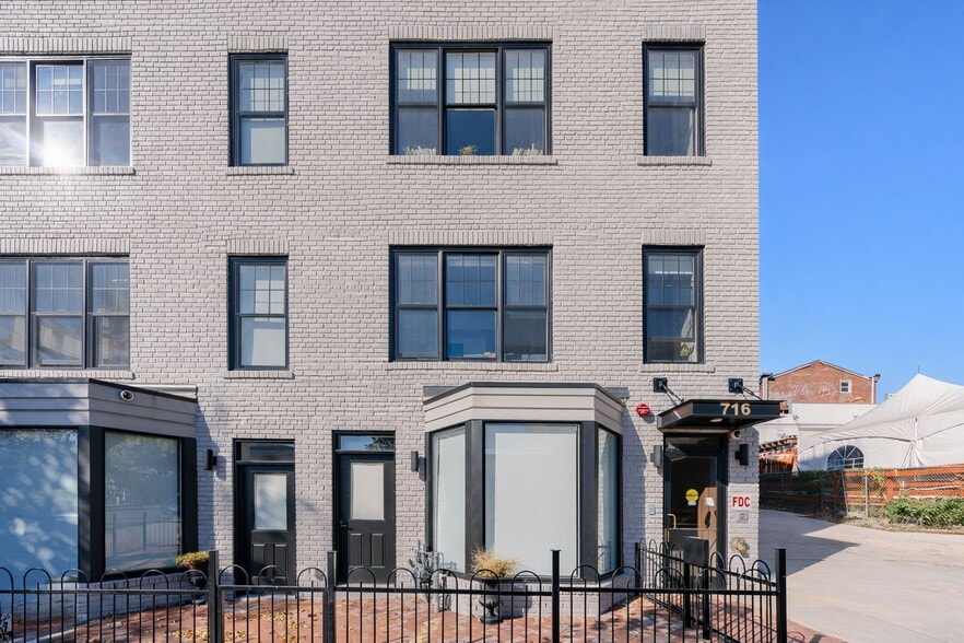 Building Photo - 716 L St SE