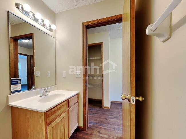 Building Photo - 6588 Taylor Trace Ln