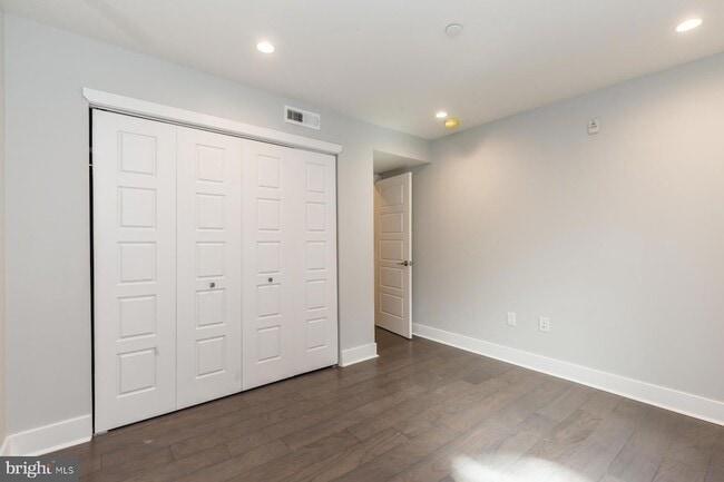 Building Photo - 1405 Frankford Ave