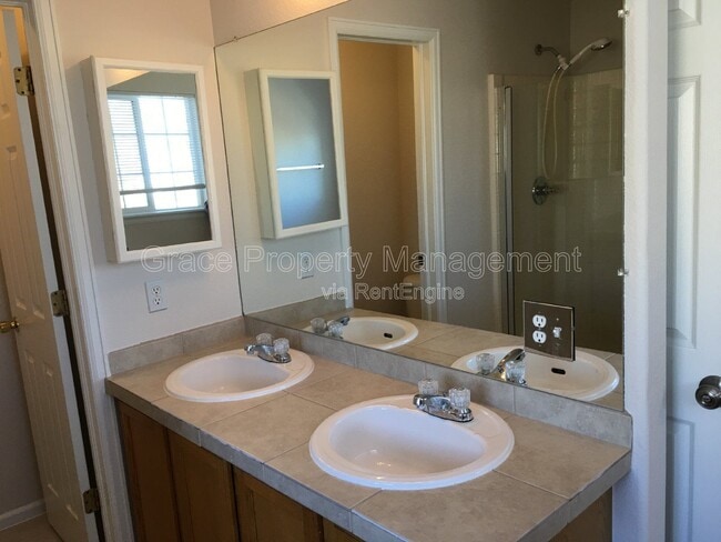 Building Photo - 574 W 91st Dr