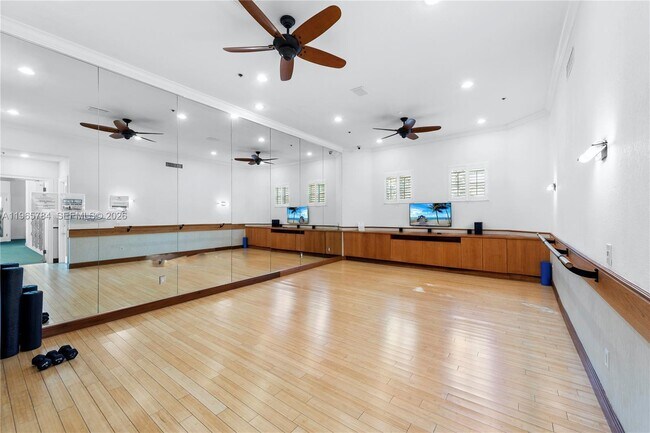 Building Photo - 3145 NE 184th St