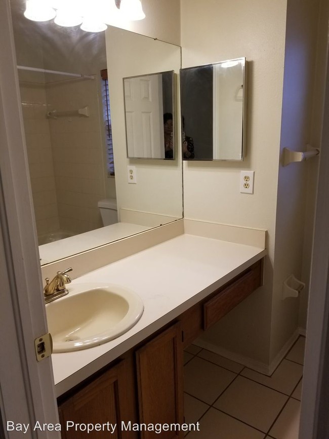 Building Photo - 2316 Fletchers Point Cir
