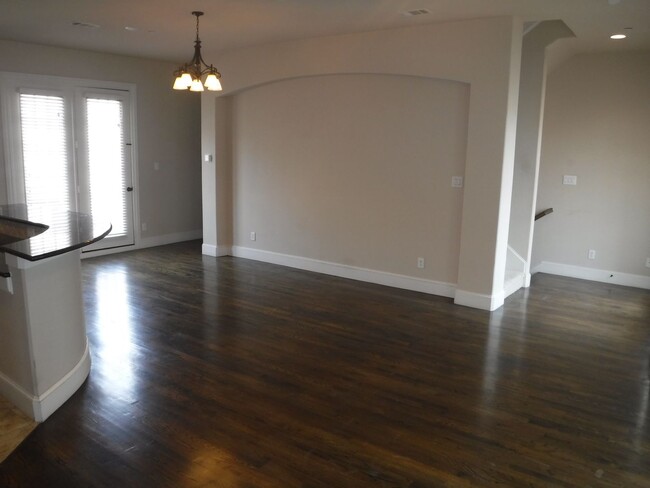 Building Photo - Beautiful 2 bed 2.5 Bath in Las Colinas!