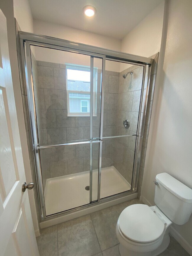 Building Photo - Charming 3 Bed, 2.5 Bath Rental in Lithia,...