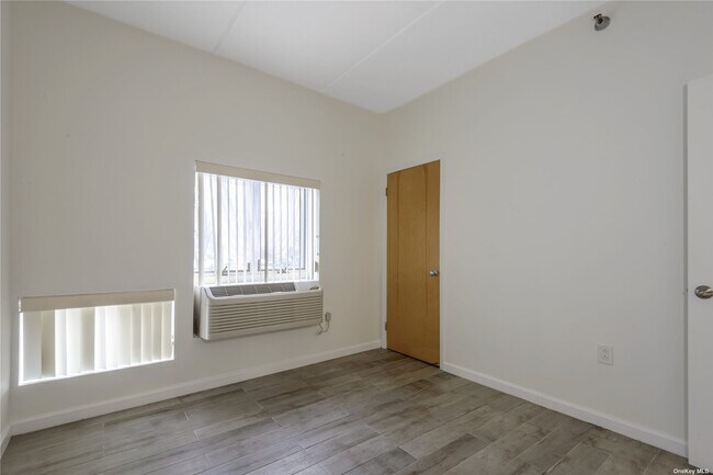 Building Photo - 205 Mineola Blvd