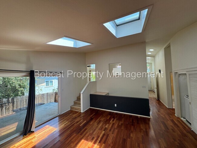 Building Photo - 3 Bed, 2 Bath Home Located in West Carson ...