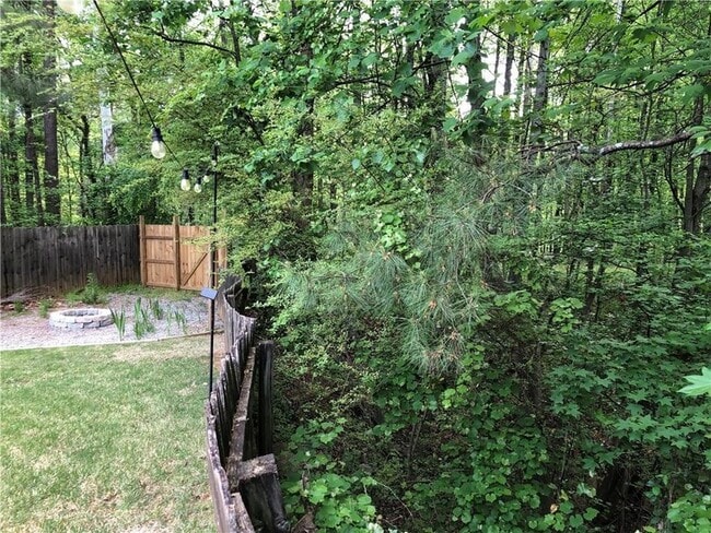 Building Photo - 370 Manor Glen Dr