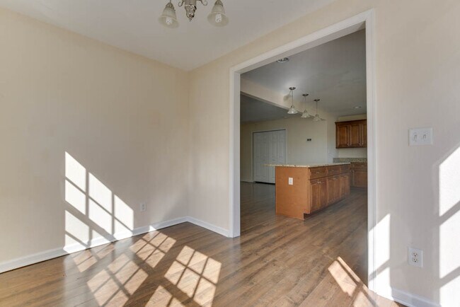 Building Photo - 2 Alden Ave