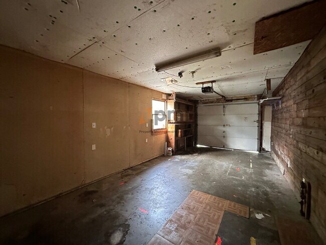 Building Photo - 732 N State Rd 149