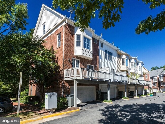 Building Photo - 8870 Ashgrove House Ln
