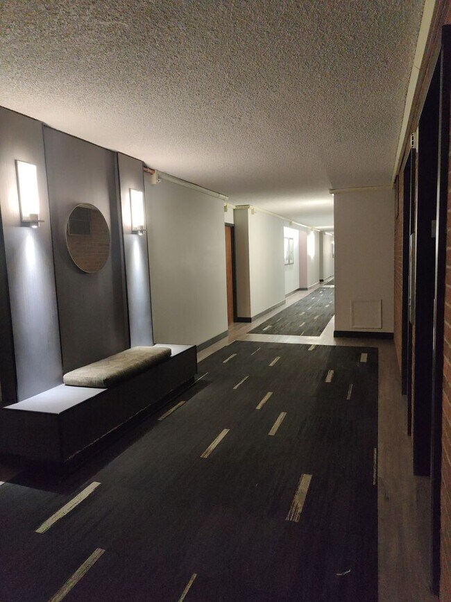 Building Photo - Horizon West Condo for Rent with South-side Views of the Flatiron Mtns