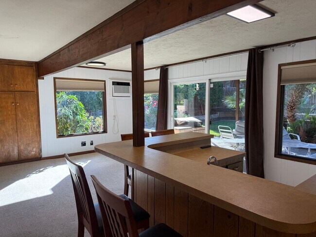 Building Photo - Desirable St Francis Neighborhood