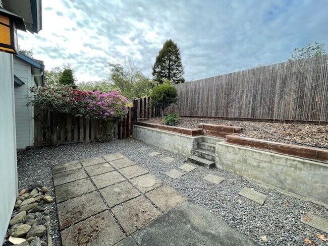 Building Photo - Comfortable 2bd/2bath Condo with garage of...