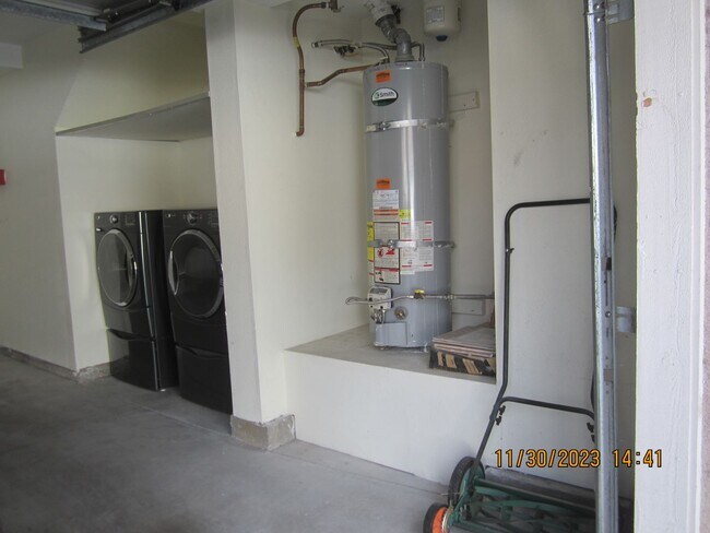 Building Photo - SPACIOUS PLACENTIA TOWNHOME