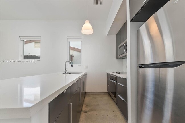 Building Photo - 3660 SW 24th Ter